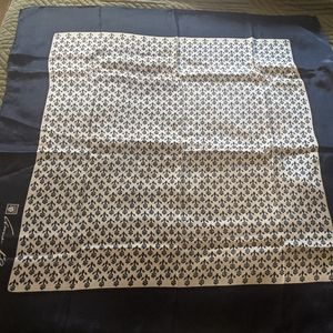 Vintage Anne Klein Navy and Cream Scarf.